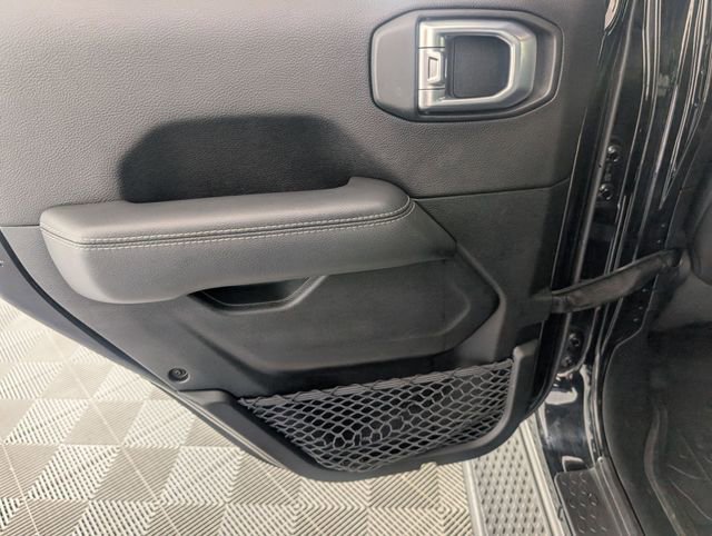 Used 2020 Jeep Gladiator Overland AWD/4WD image 27