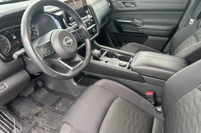 Used 2025 Nissan Pathfinder SV AWD/4WD image 9