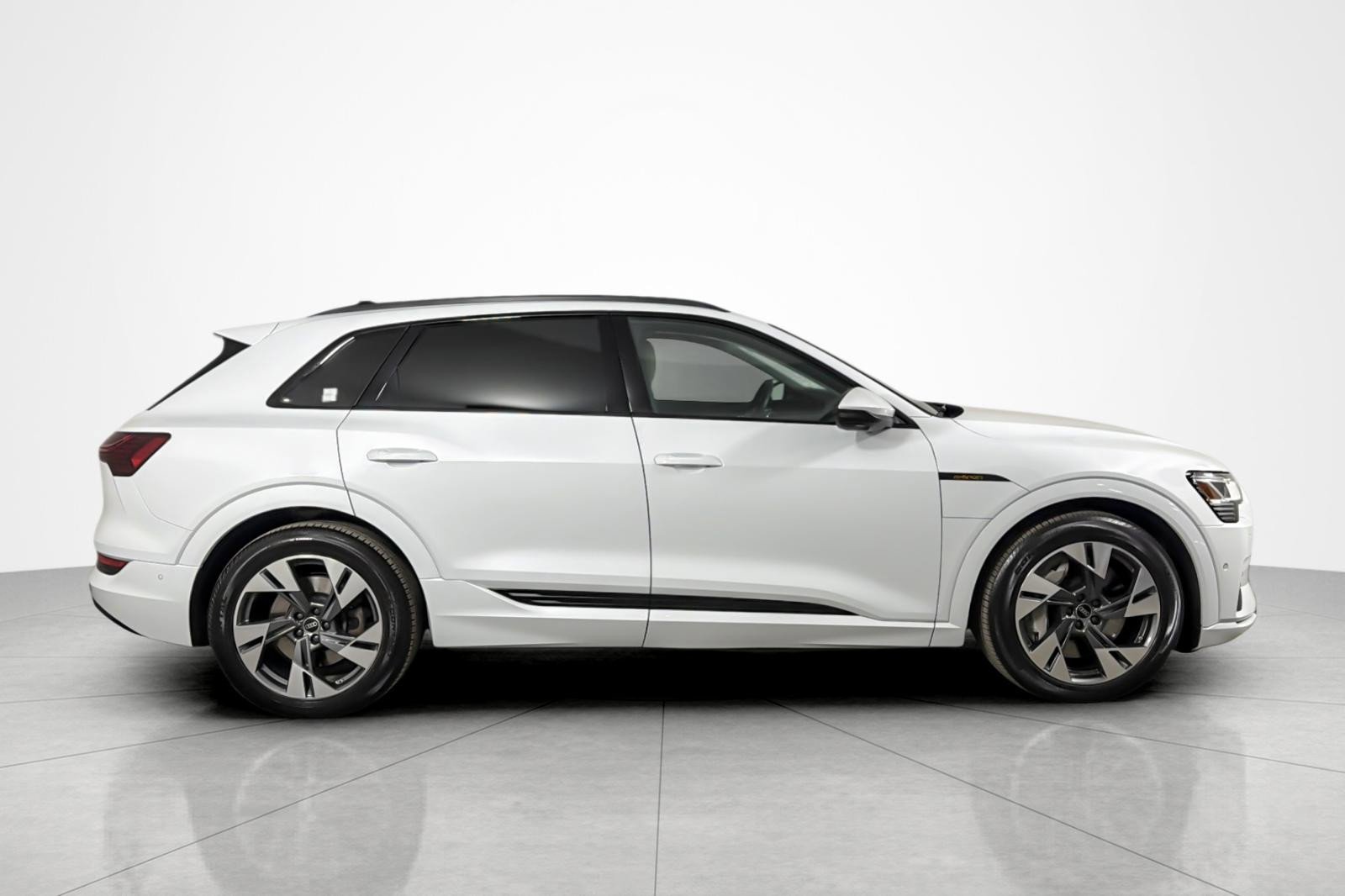 Used 2023 Audi e-tron Premium w/ Convenience Plus Package AWD/4WD image 6