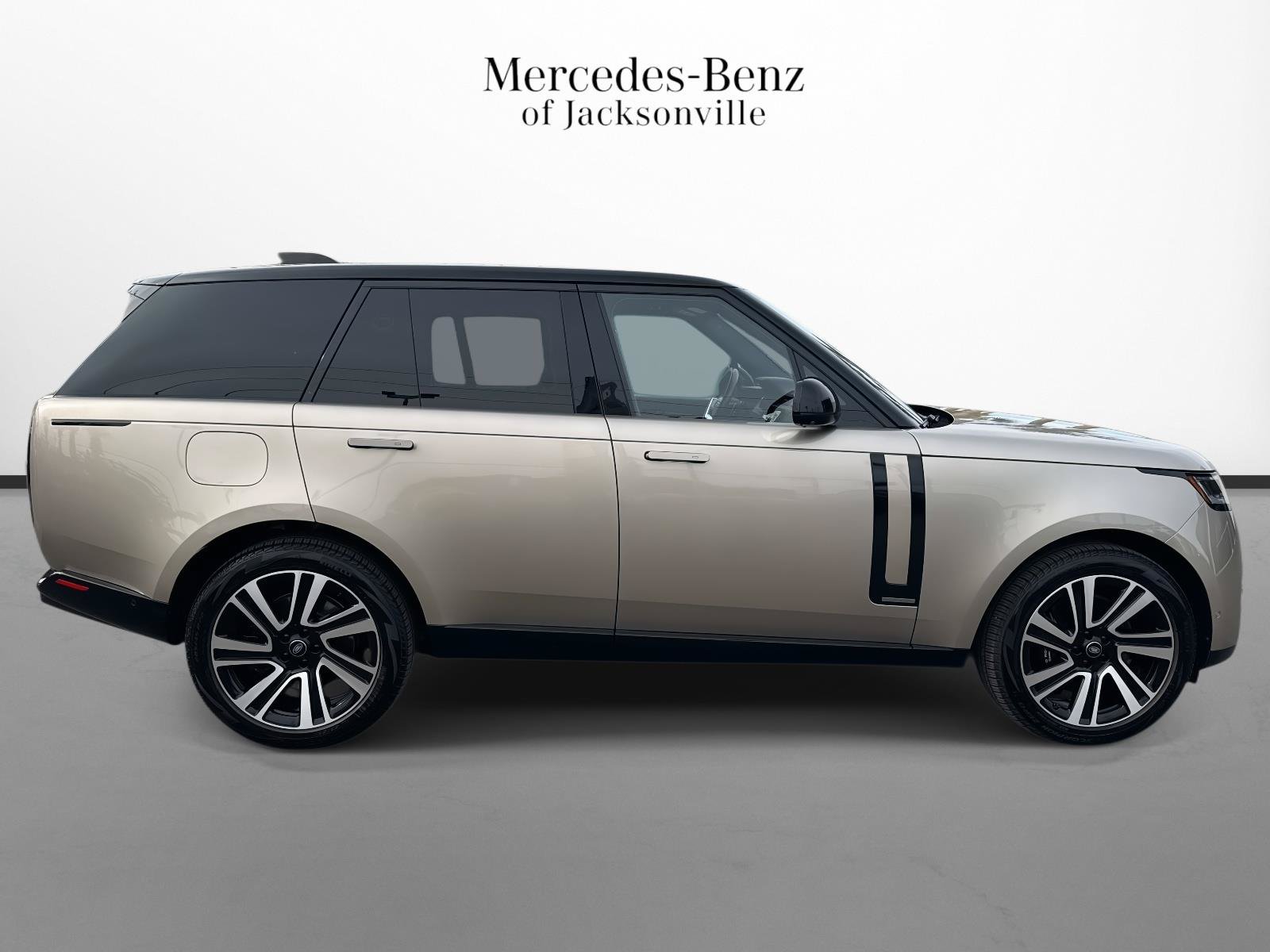 Used 2023 Land Rover Range Rover Autobiography AWD/4WD image 2