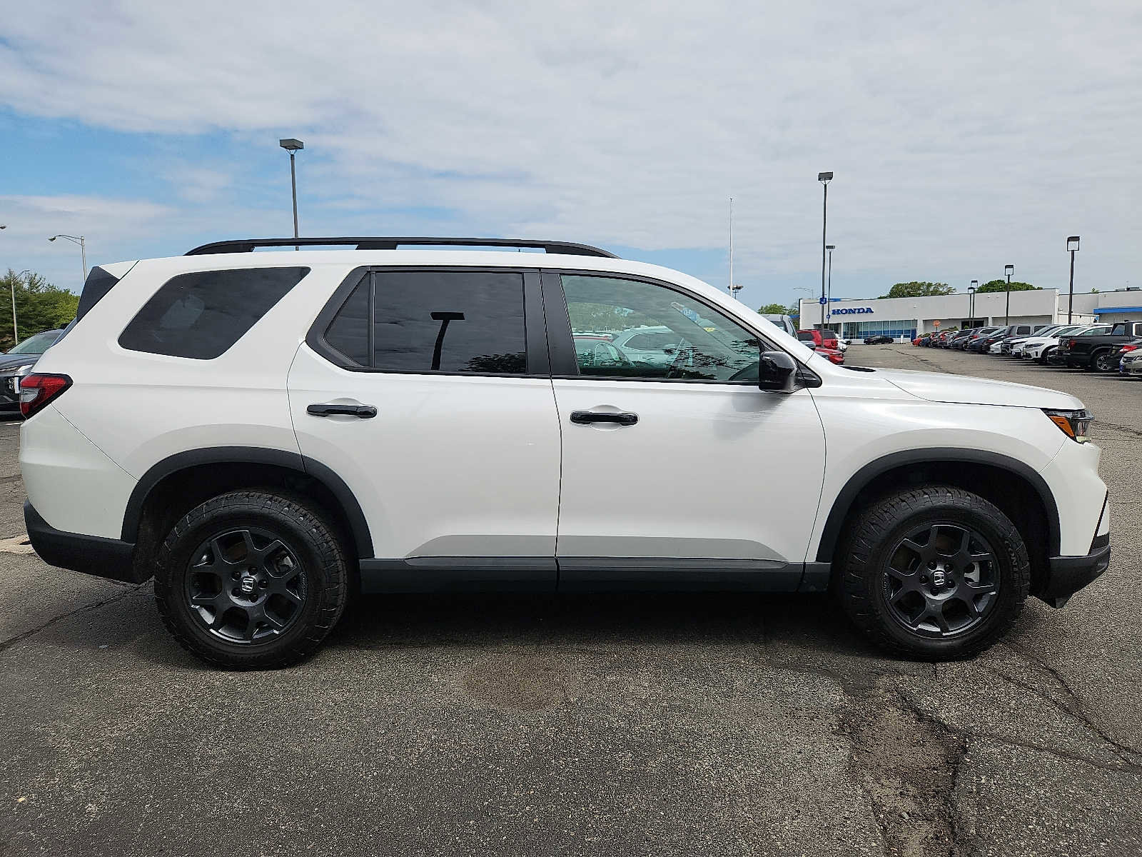 Certified 2023 Honda Pilot TrailSport image 7