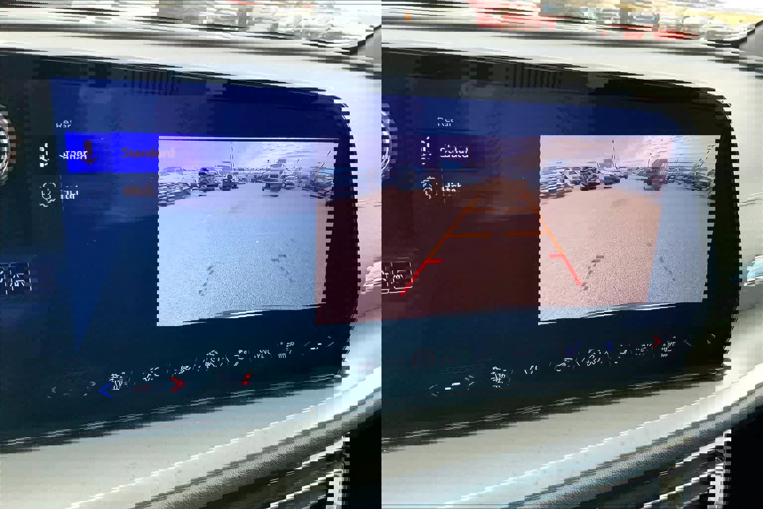 Used 2025 Chevrolet Traverse LT image 25