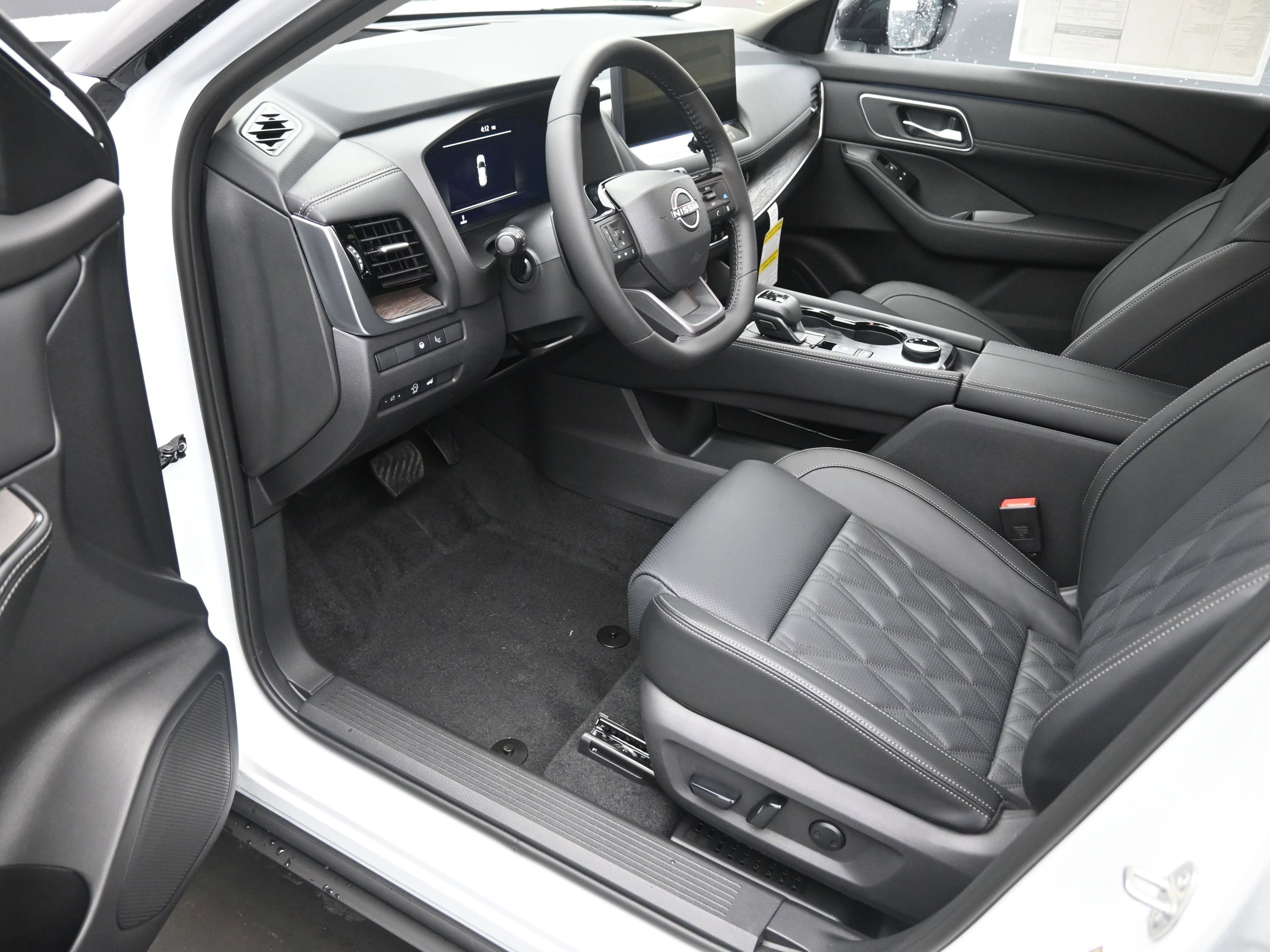 New 2026 Nissan Rogue Platinum w/ Platinum Premium Package AWD/4WD image 12