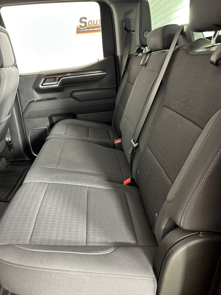 Used 2023 Chevrolet Silverado 1500 LT AWD/4WD image 19