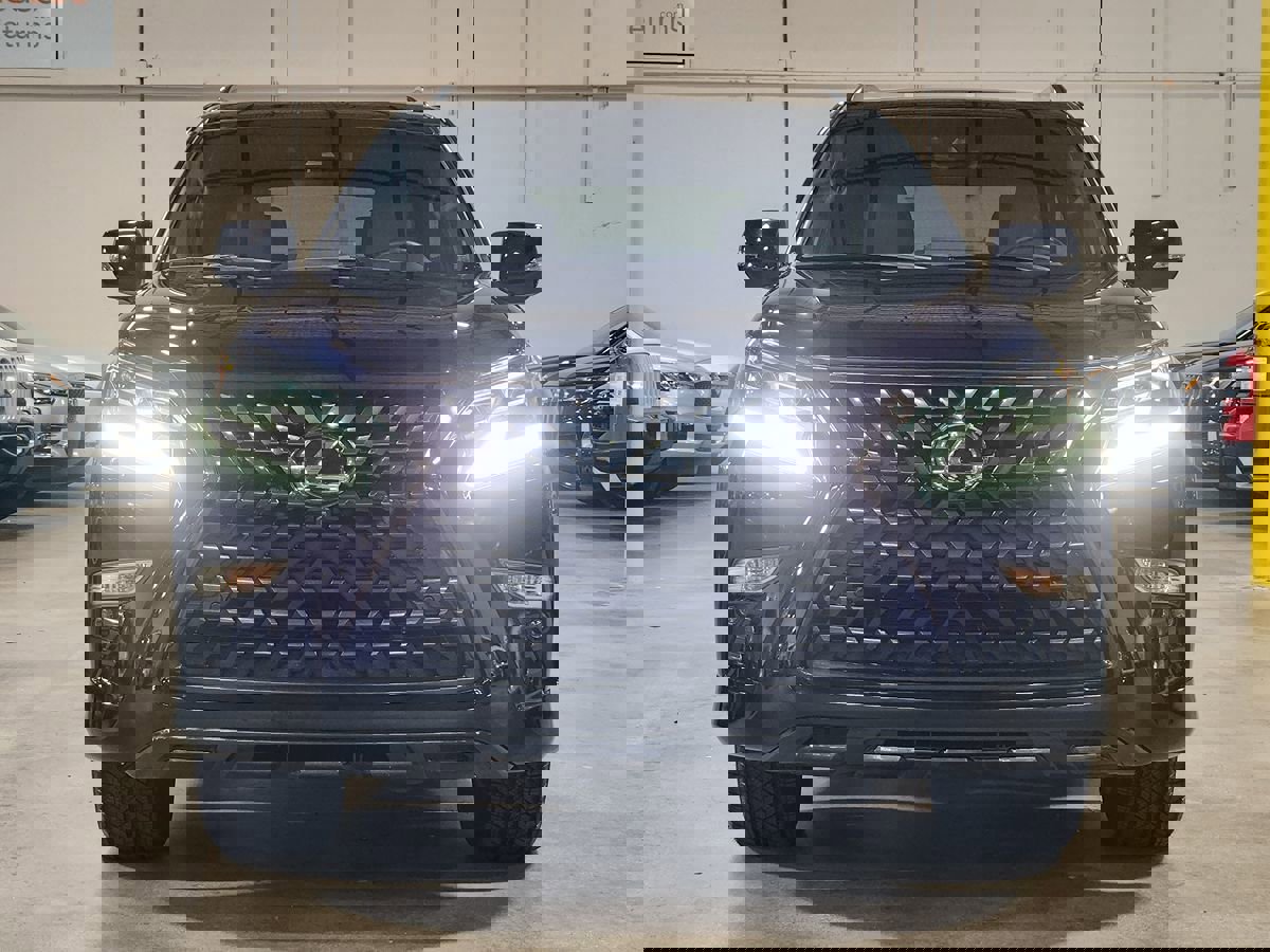 Used 2023 Lexus GX 460 image 2