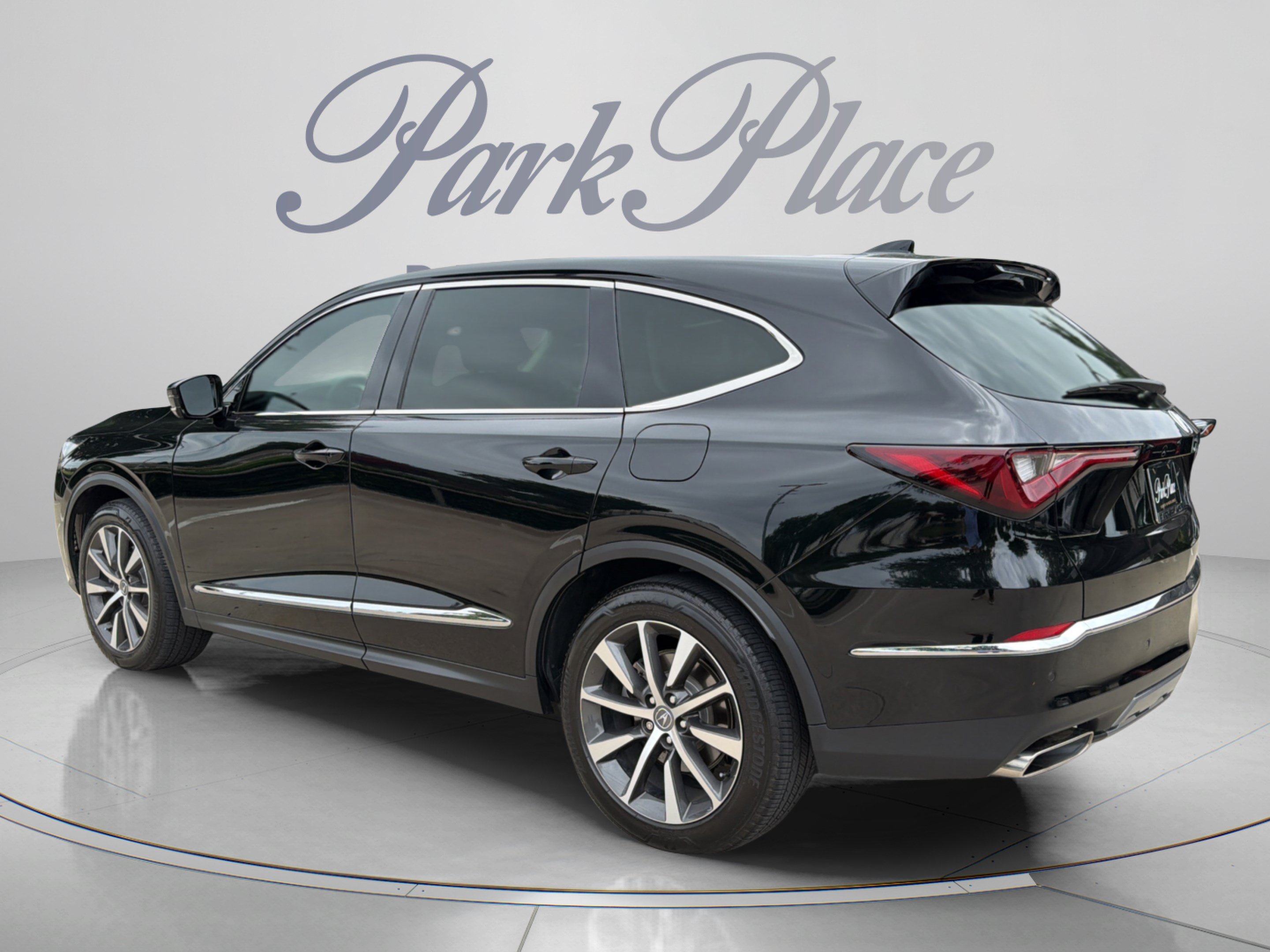 Used 2025 Acura MDX w/ Technology Package FWD image 3