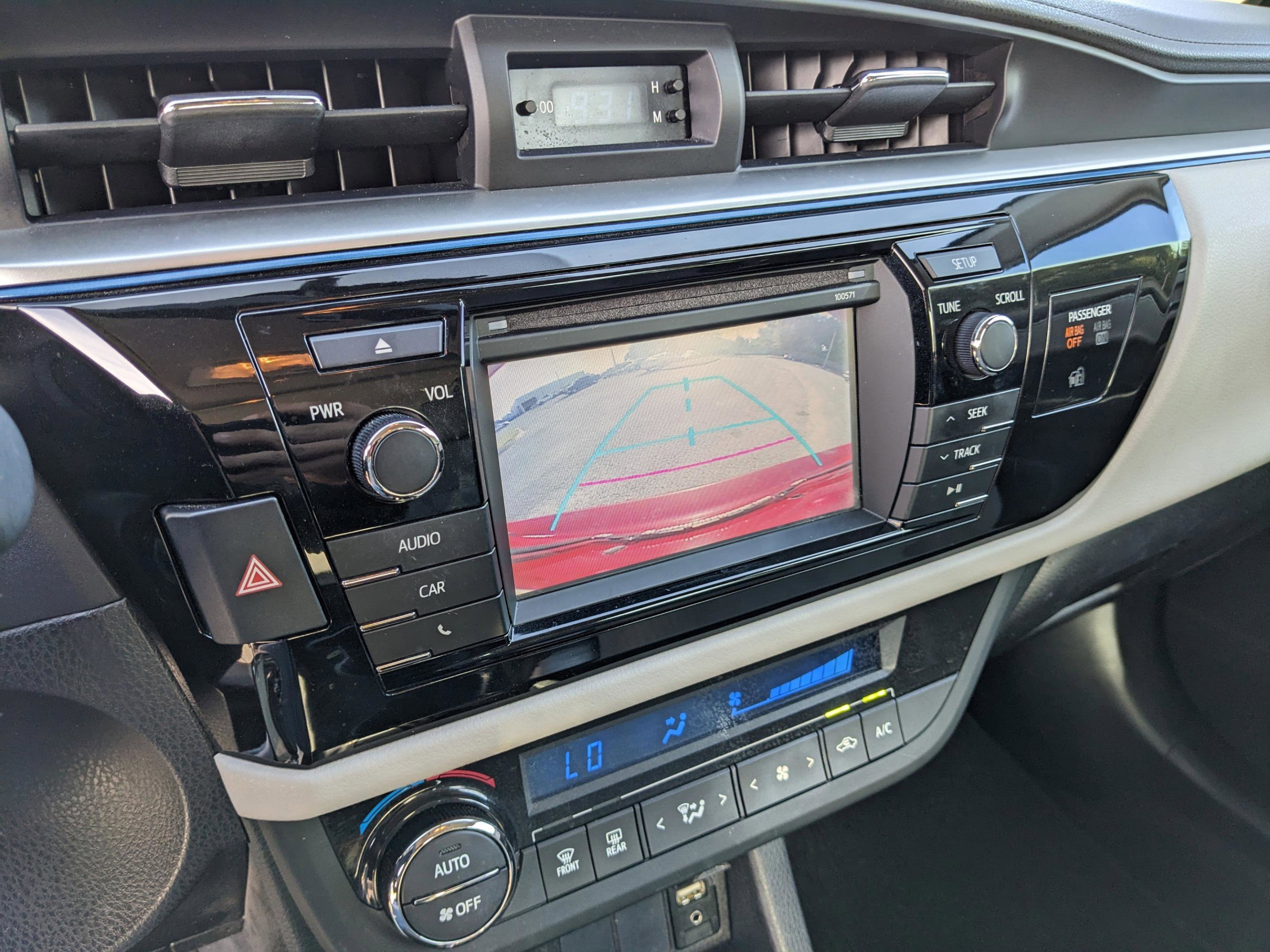 Used 2016 Toyota Corolla LE image 31