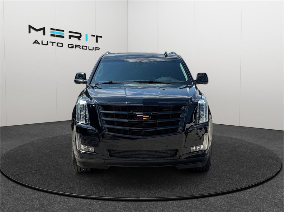Used 2019 Cadillac Escalade Luxury w/ Escalade Sport Edition AWD/4WD image 3
