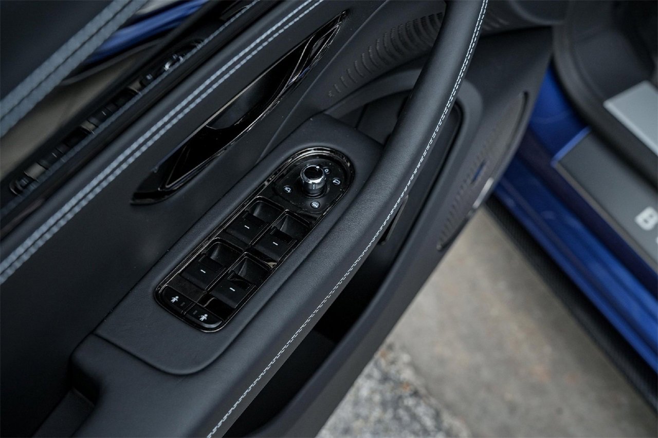 New 2025 Bentley Flying Spur Plug-In Hybrid image 34