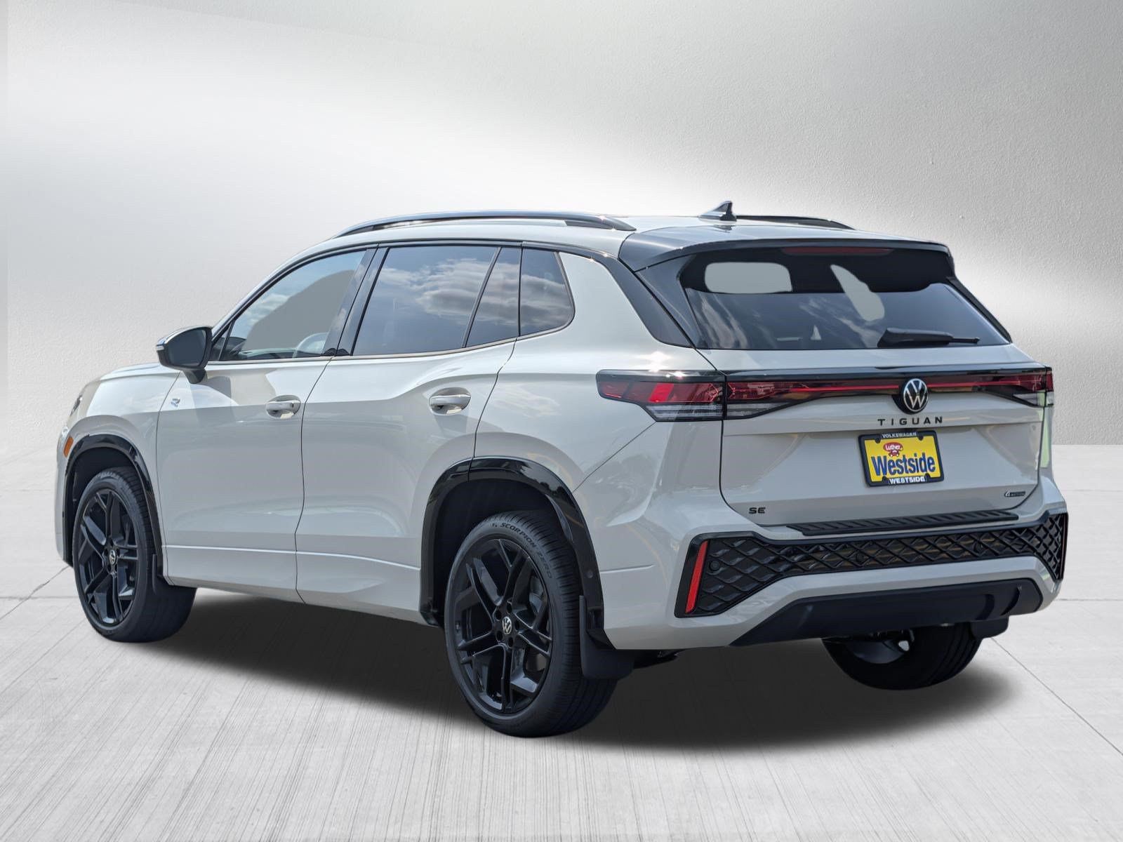 New 2026 Volkswagen Tiguan SE R-Line AWD/4WD image 2