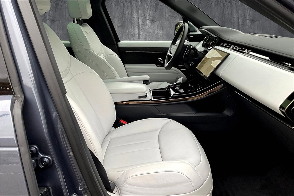 Used 2025 Land Rover Range Rover Sport image 28