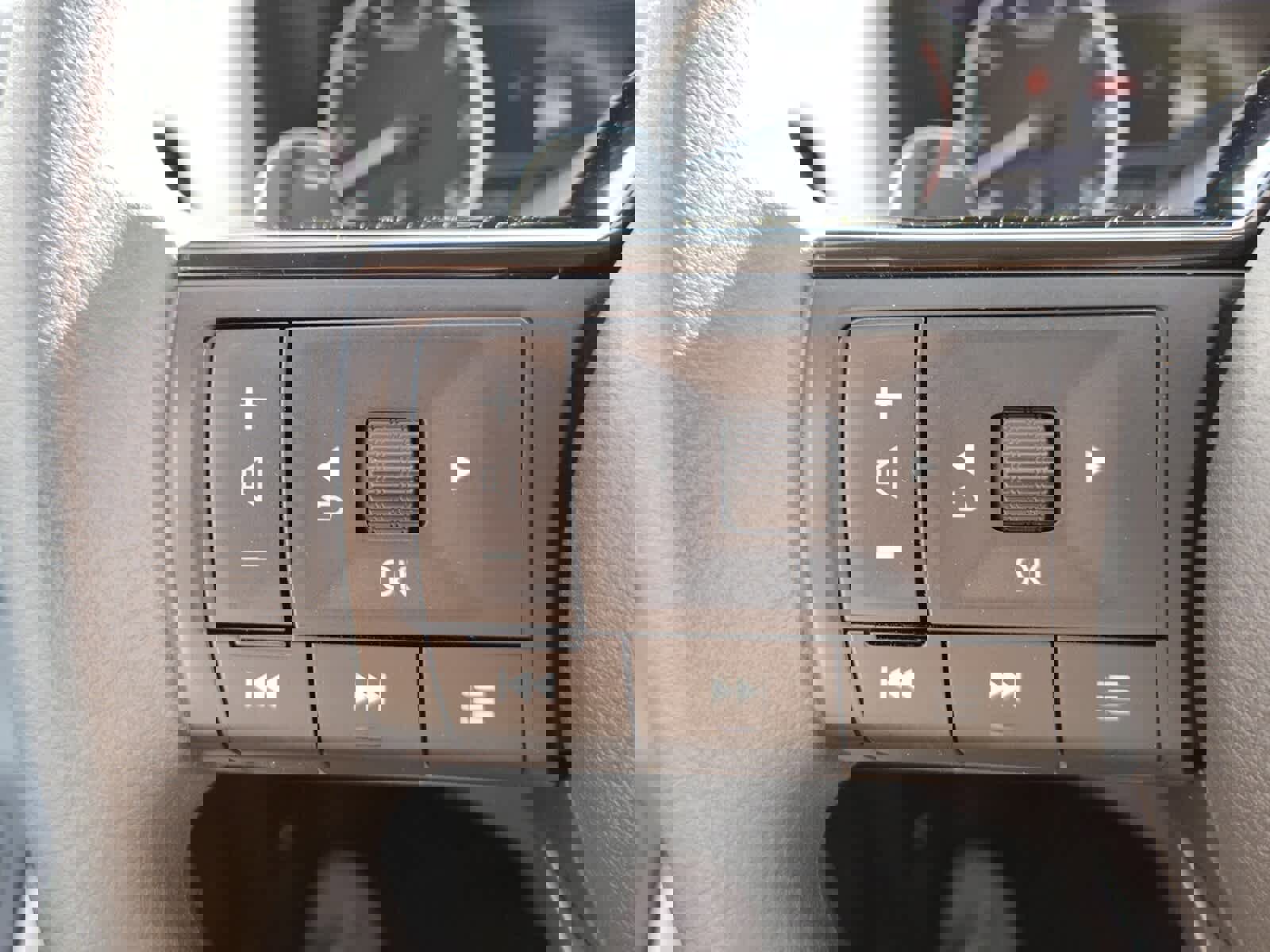 Used 2023 Nissan Rogue SV image 12