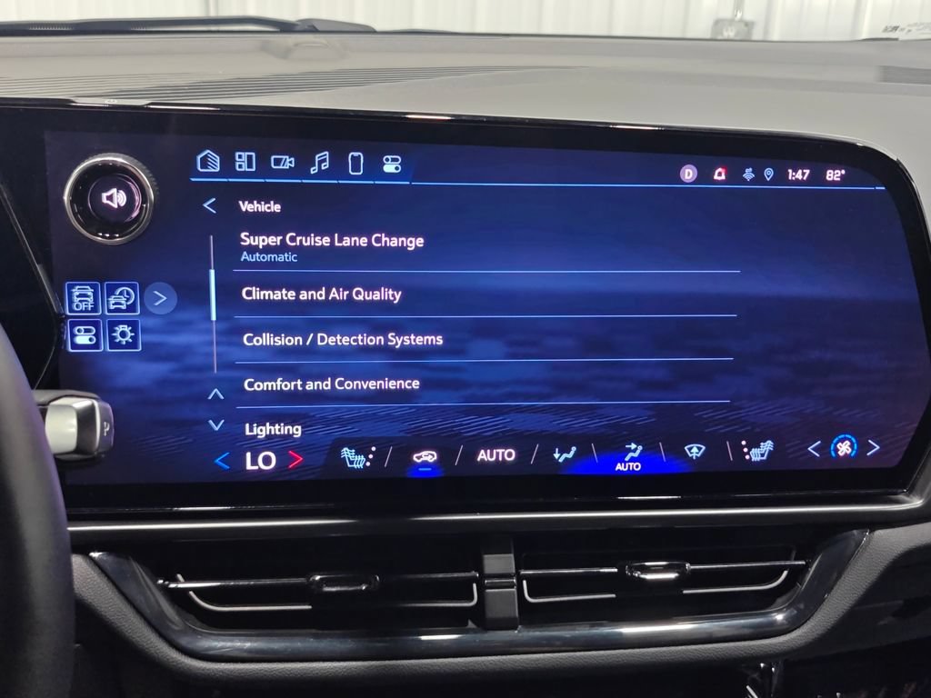 Used 2024 Chevrolet Equinox EV RS FWD image 45