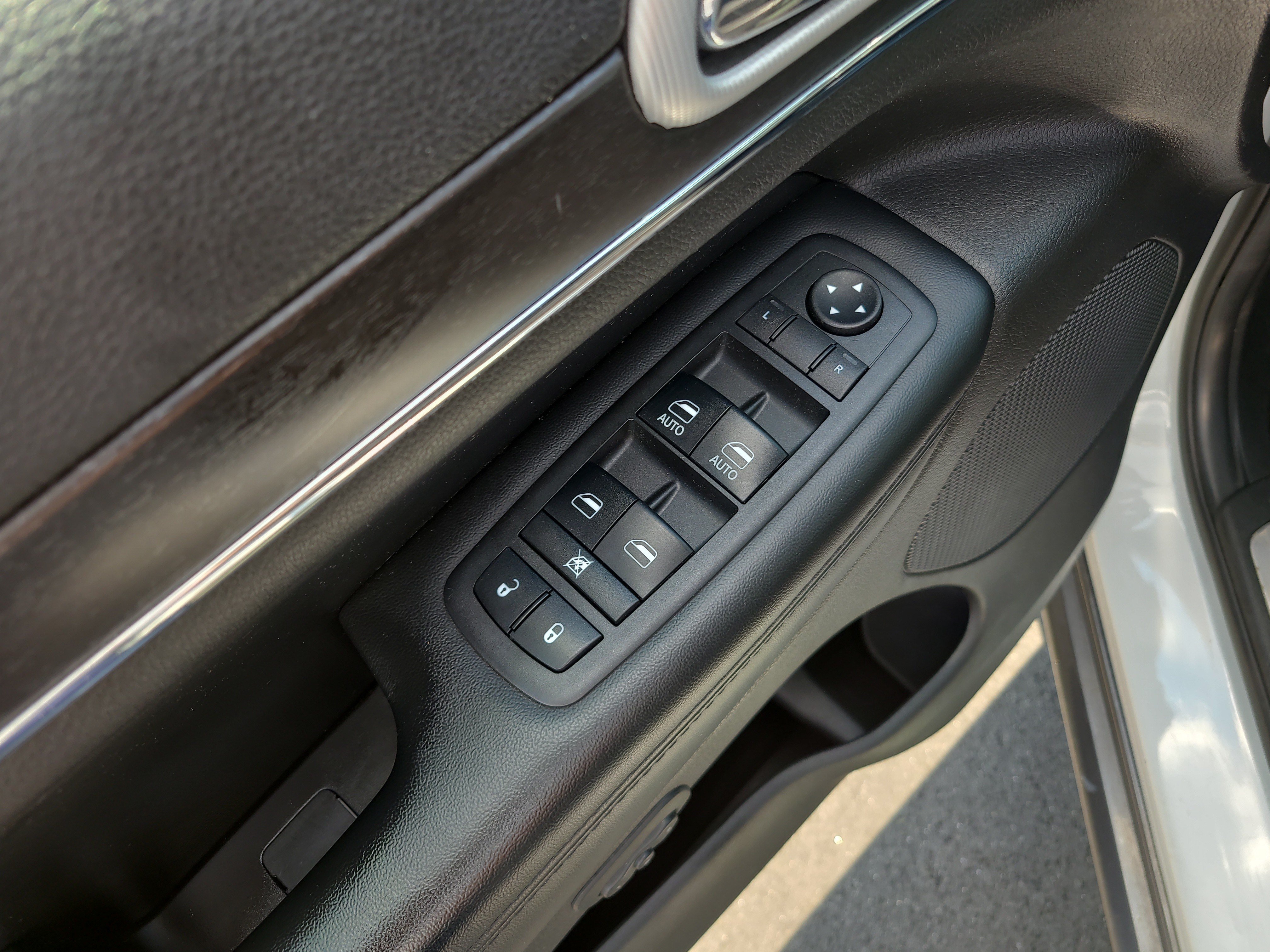 Used 2018 Jeep Grand Cherokee Limited AWD/4WD image 13