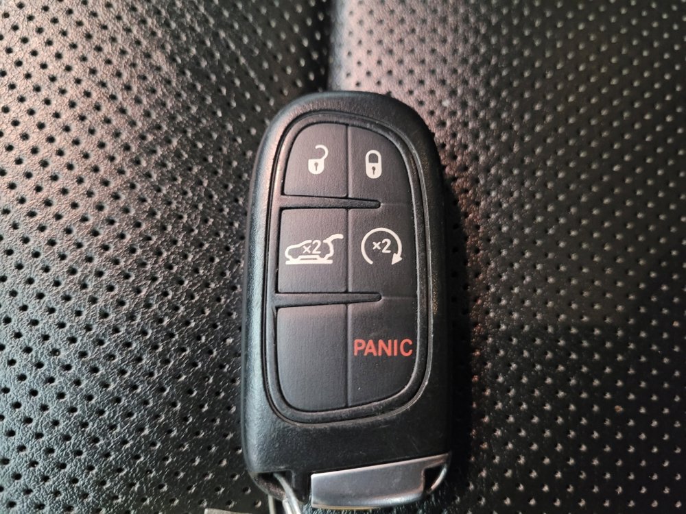 Used 2019 Jeep Cherokee Limited w/ Luxury Group image 32