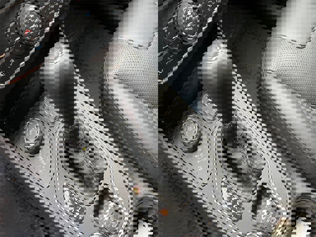 Used 2021 Jeep Cherokee Latitude Lux w/ Comfort/Convenience Group image 22