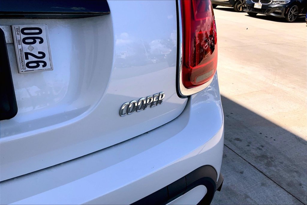 Certified 2024 MINI Cooper 4-Door Hardtop FWD image 9