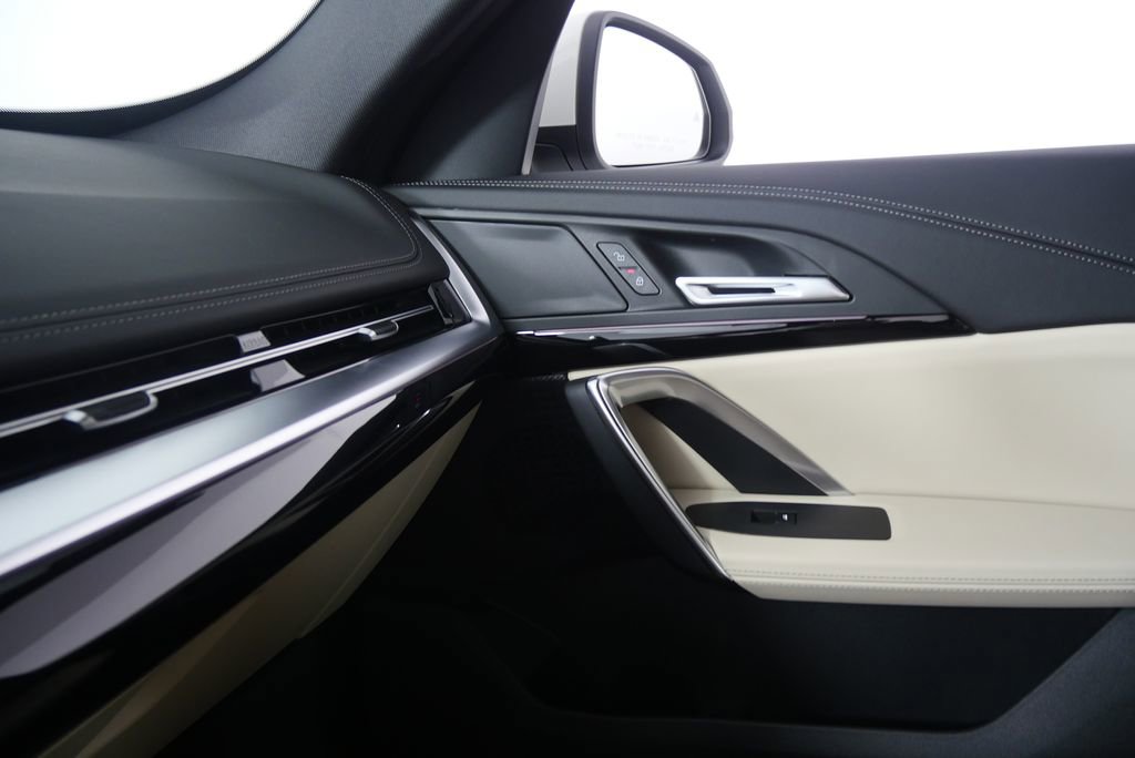 Certified 2025 BMW X1 xDrive28i w/ Convenience Package AWD/4WD image 23