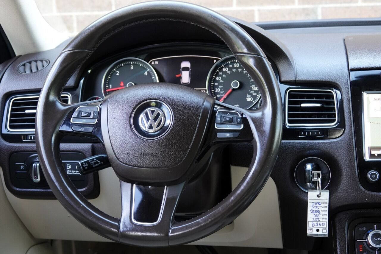 Used 2012 Volkswagen Touareg Sport image 58