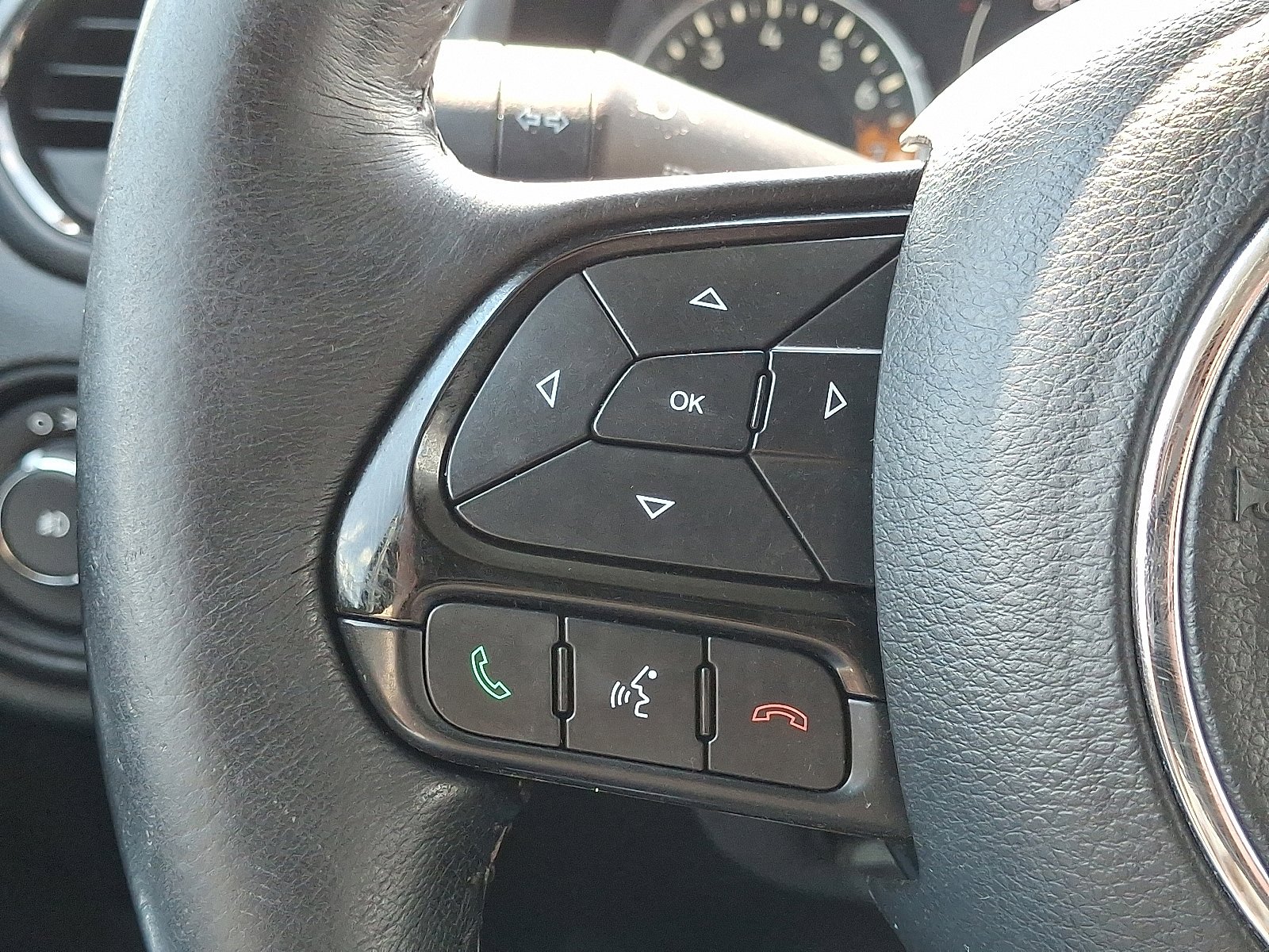 Used 2016 Jeep Renegade Latitude AWD/4WD image 23