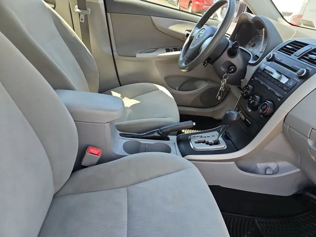 Used 2010 Toyota Corolla LE FWD image 6