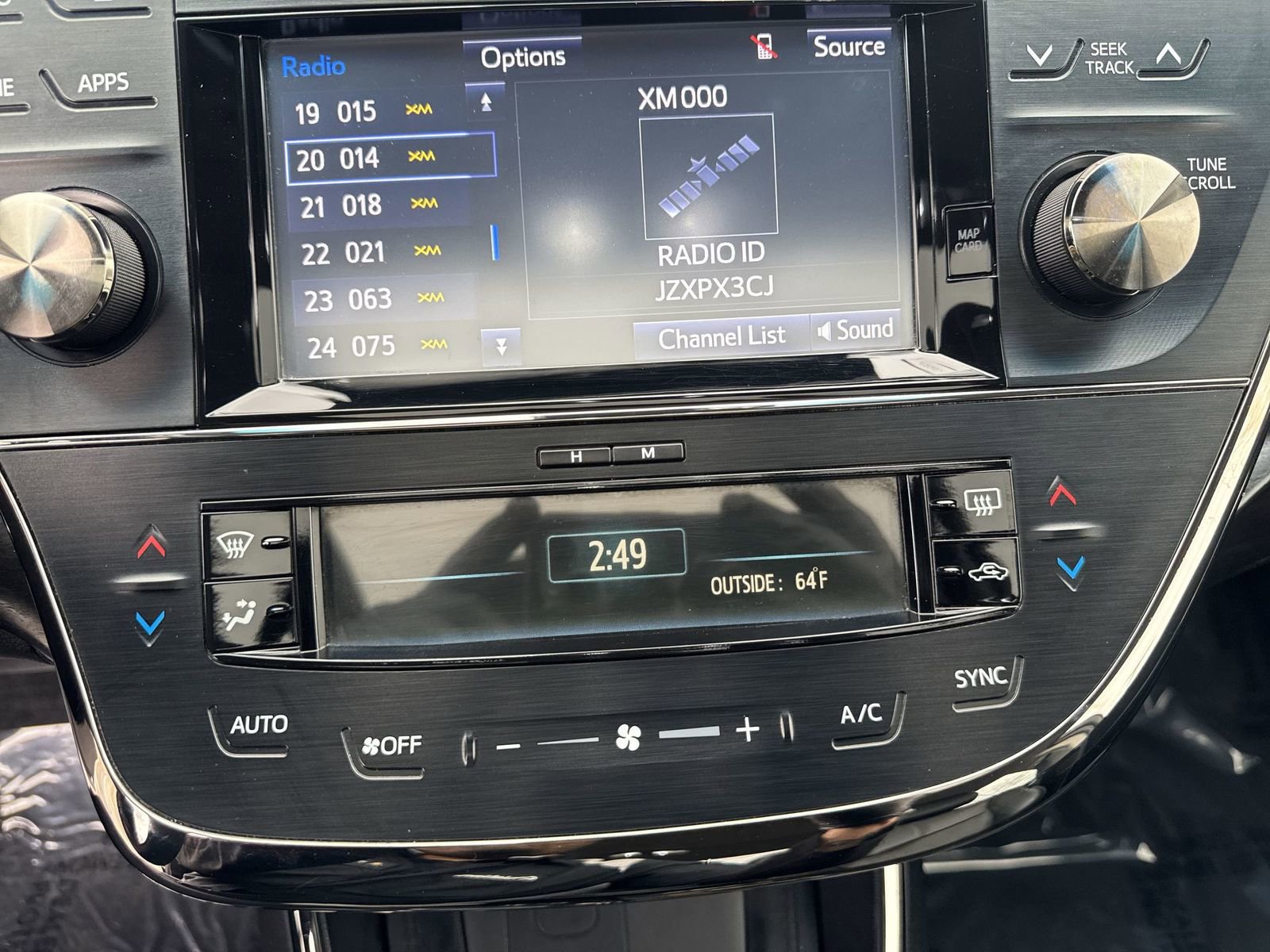 Used 2016 Toyota Avalon Limited w/ Toyota Safety Sense Package image 16