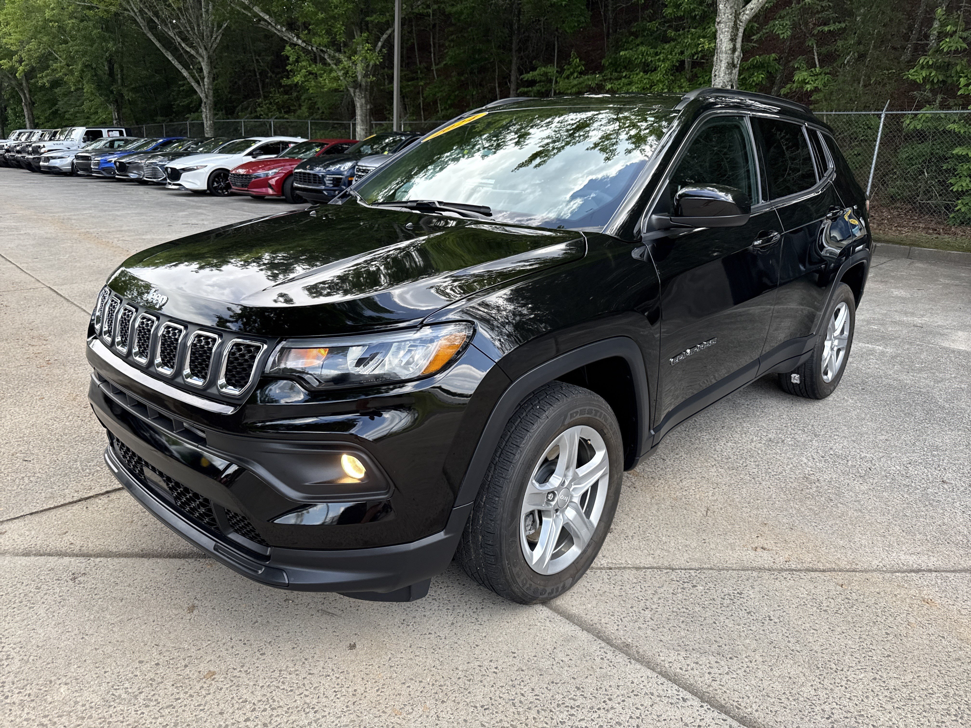 Used 2024 Jeep Compass Latitude AWD/4WD image 3