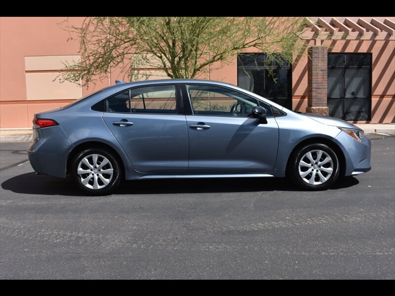 Used 2022 Toyota Corolla LE FWD image 1