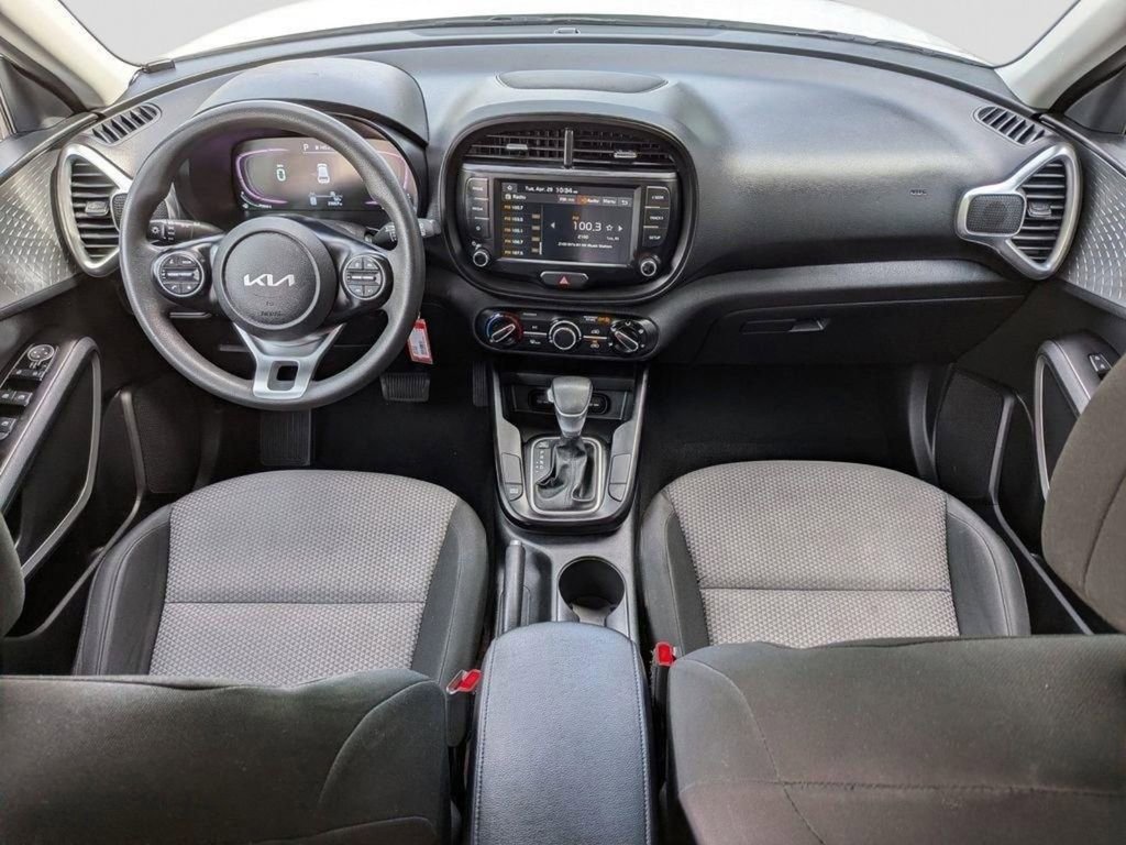 Used 2023 Kia Soul LX w/ LX Technology Package FWD image 19