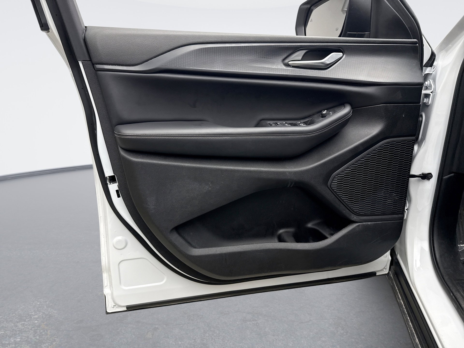 Used 2023 Jeep Grand Cherokee L Laredo w/ Luxury Tech Group I image 9