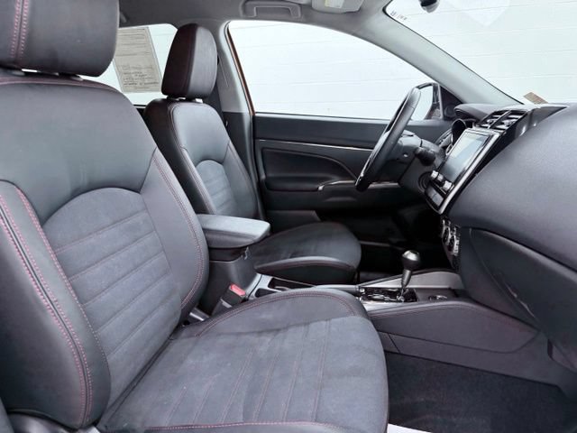 Used 2025 Mitsubishi Outlander Sport SE AWD/4WD image 18