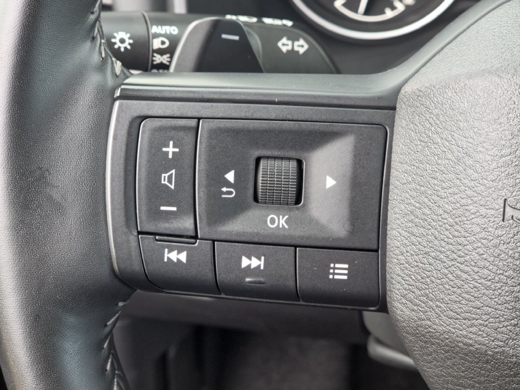 Used 2025 Nissan Rogue SV FWD image 23