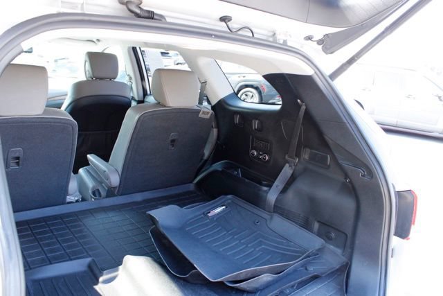 Used 2017 Hyundai Santa Fe Limited AWD/4WD image 5