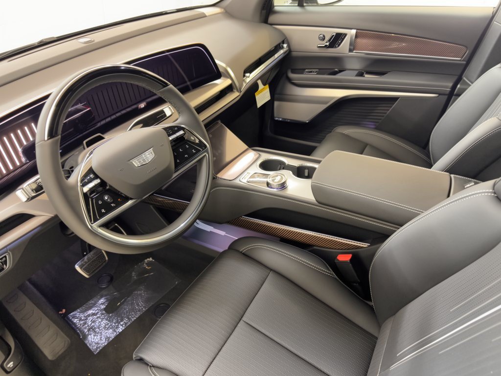 New 2027 Cadillac Vistiq Luxury w/ LPO, Floor Liner Package AWD/4WD image 4