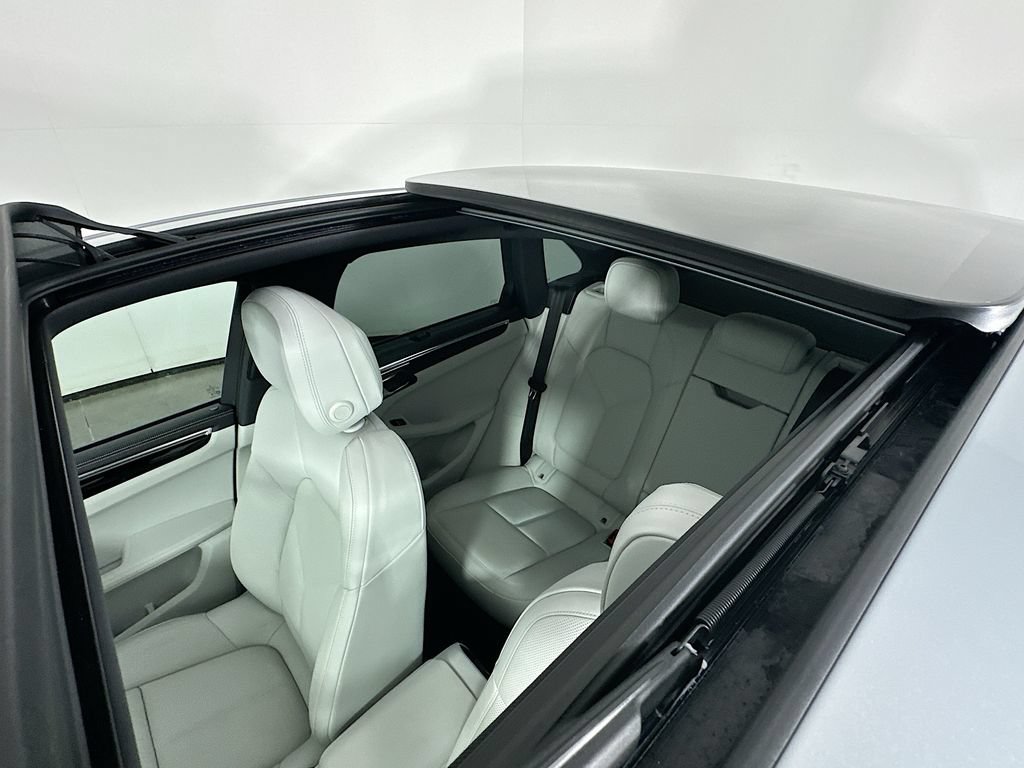 New 2025 Porsche Macan AWD/4WD image 14