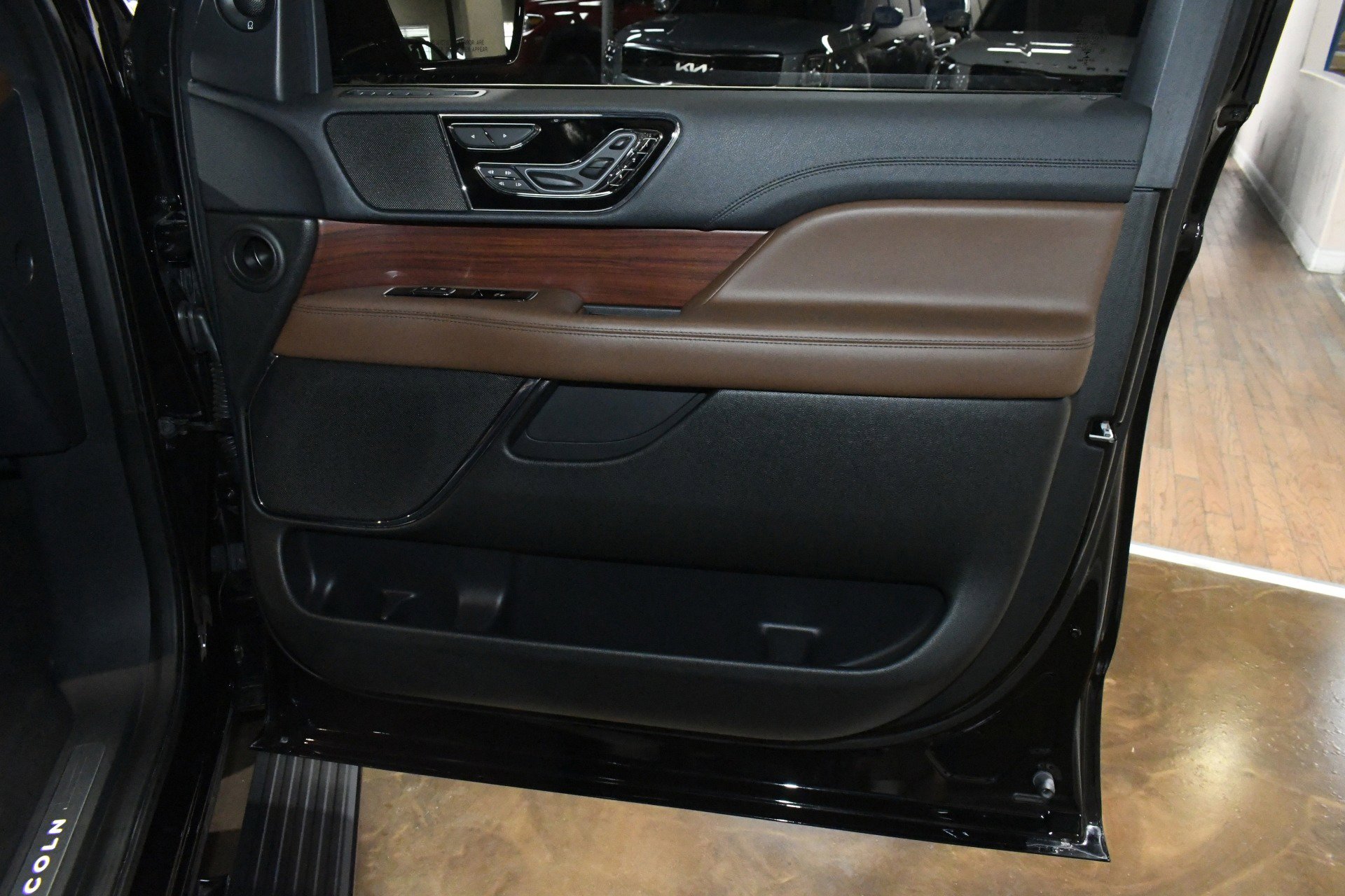 Used 2023 Lincoln Navigator Reserve image 42