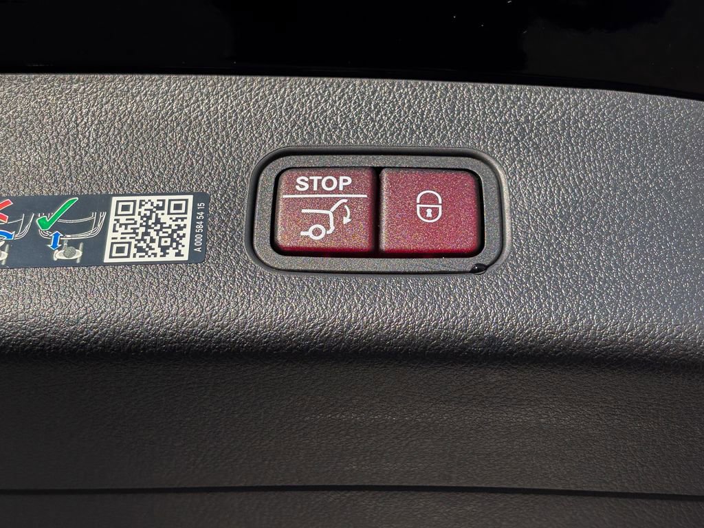Used 2024 Mercedes-Benz GLC 300 4MATIC image 42