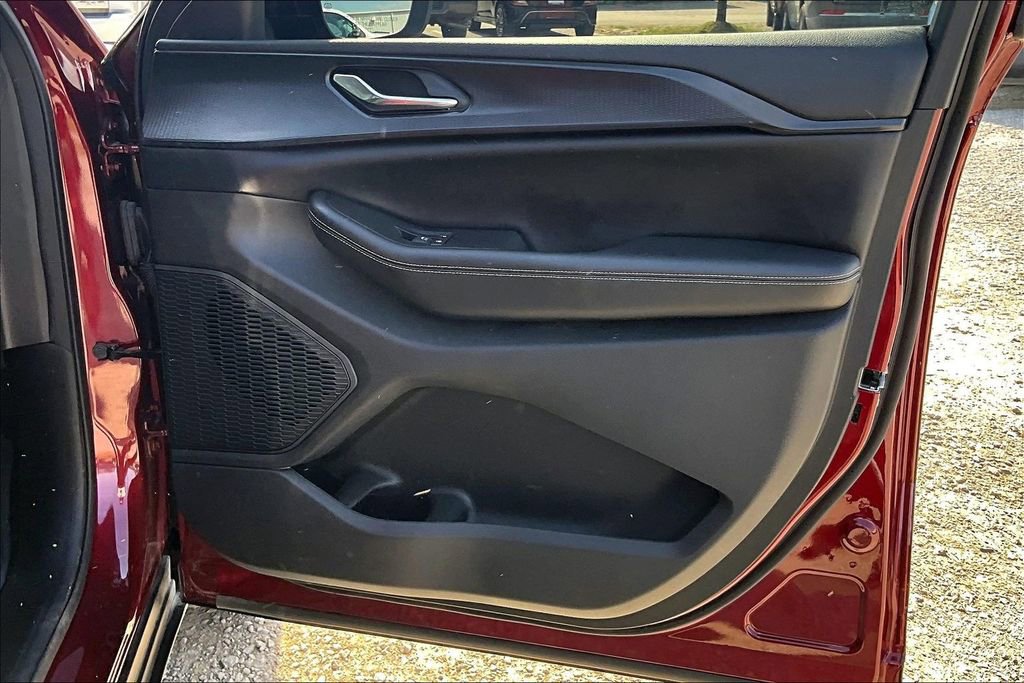 Used 2024 Jeep Grand Cherokee L Laredo w/ Luxury Tech Group I image 21