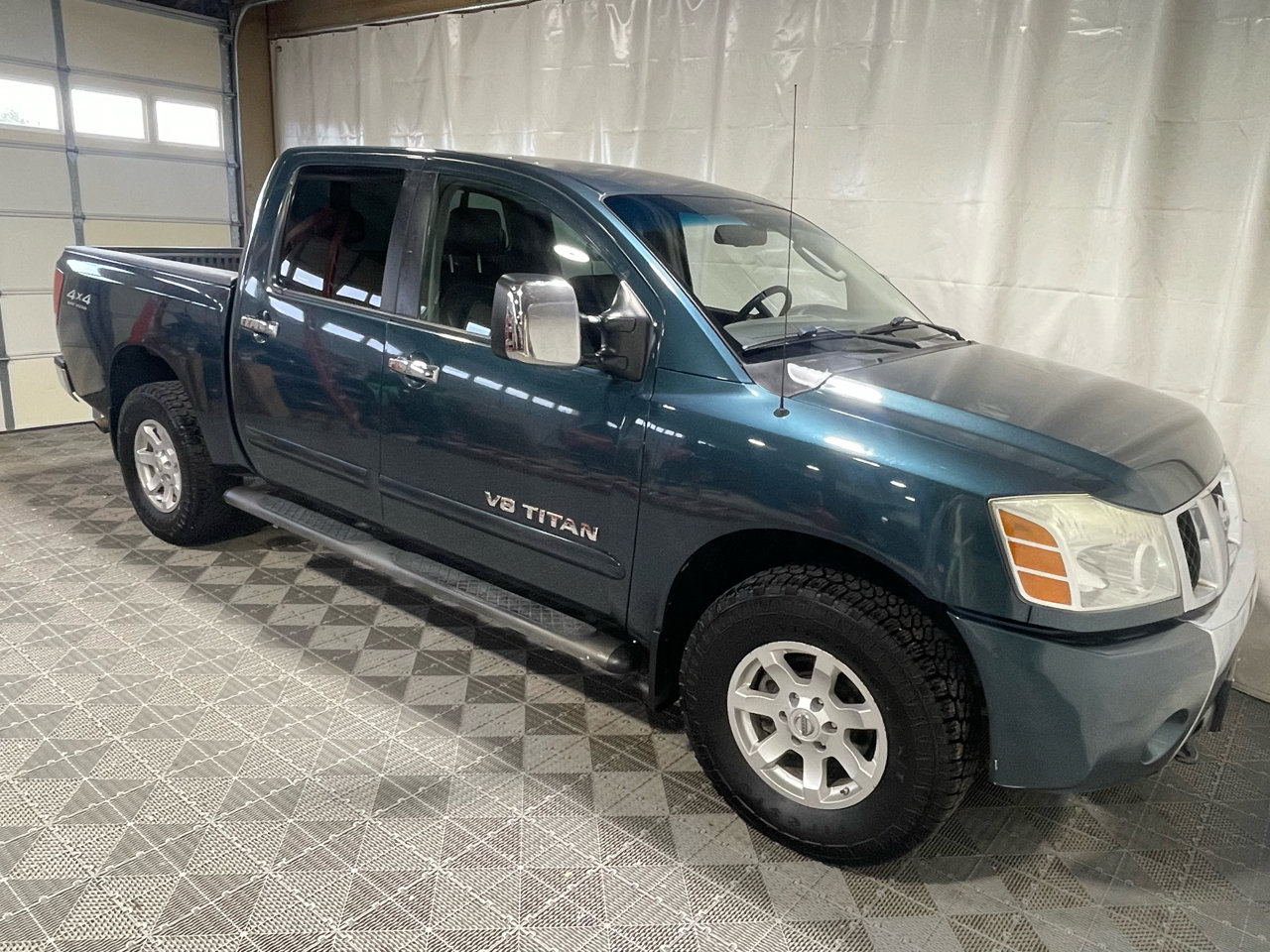 Used 2006 Nissan Titan LE w/ (R02) LE Off-Road Pkg image 9