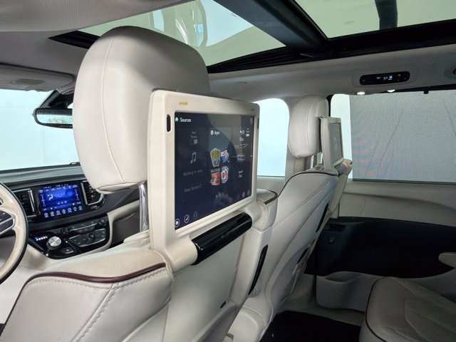 Used 2017 Chrysler Pacifica Limited FWD image 24