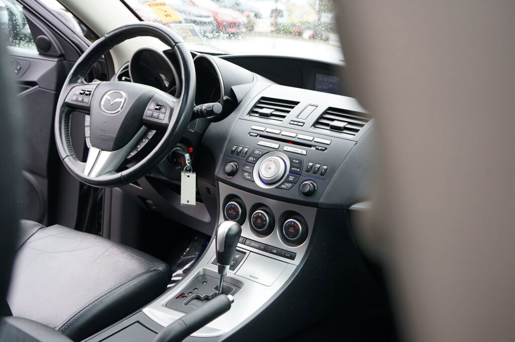 Used 2010 MAZDA MAZDA3 s Grand Touring image 12