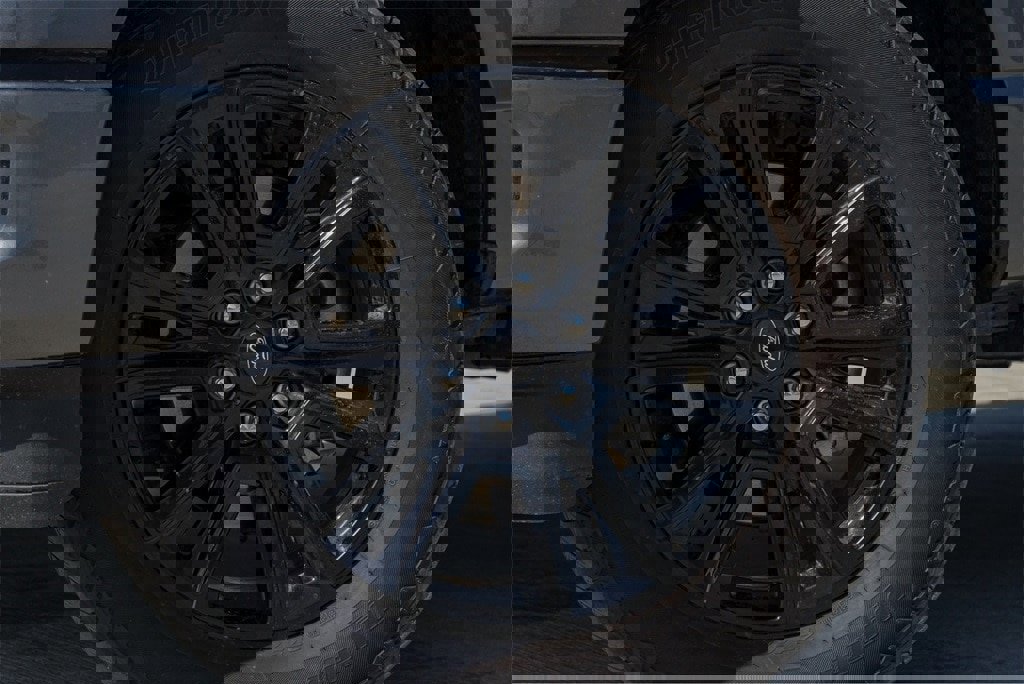 Used 2024 Ford F150 Platinum image 2