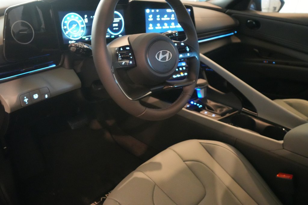Certified 2025 Hyundai Elantra Limited FWD image 27