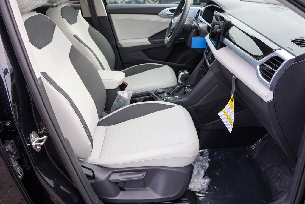 Used 2025 Volkswagen Taos SE image 36