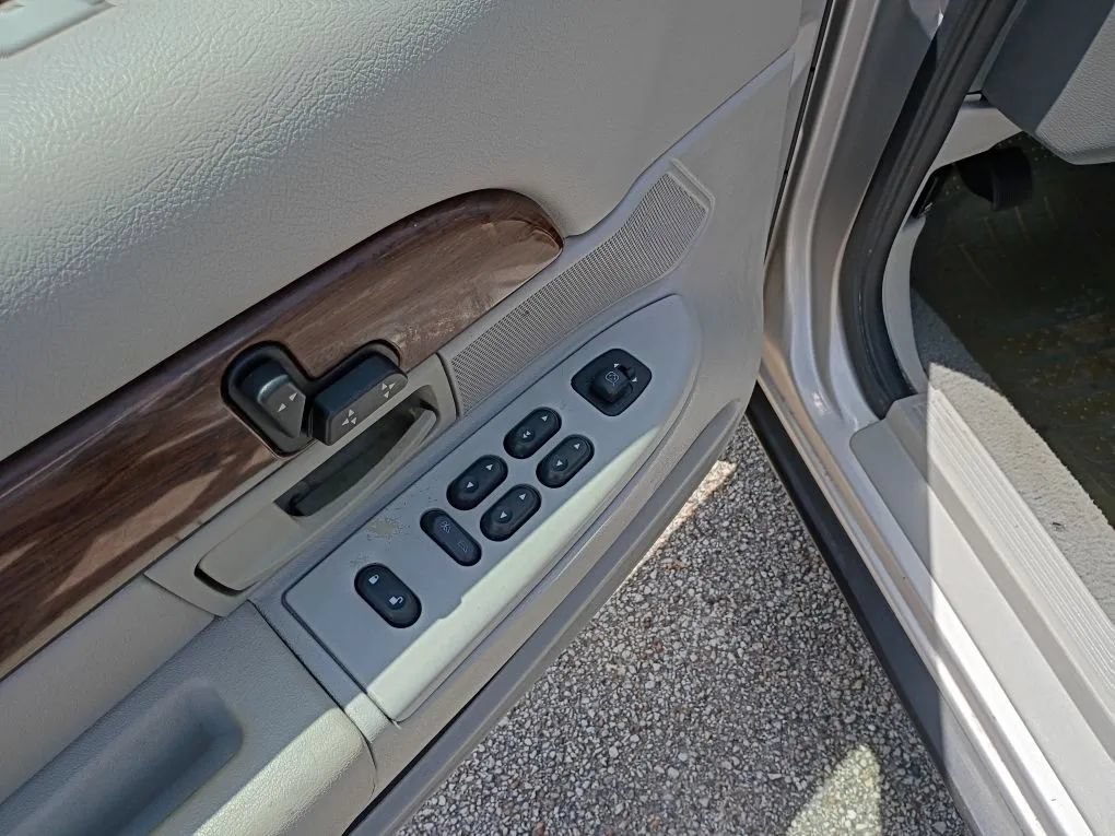 Used 2004 Mercury Grand Marquis GS RWD image 9