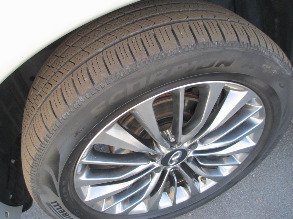 Used 2019 INFINITI QX80 Luxe w/ 22" Wheel Package image 11