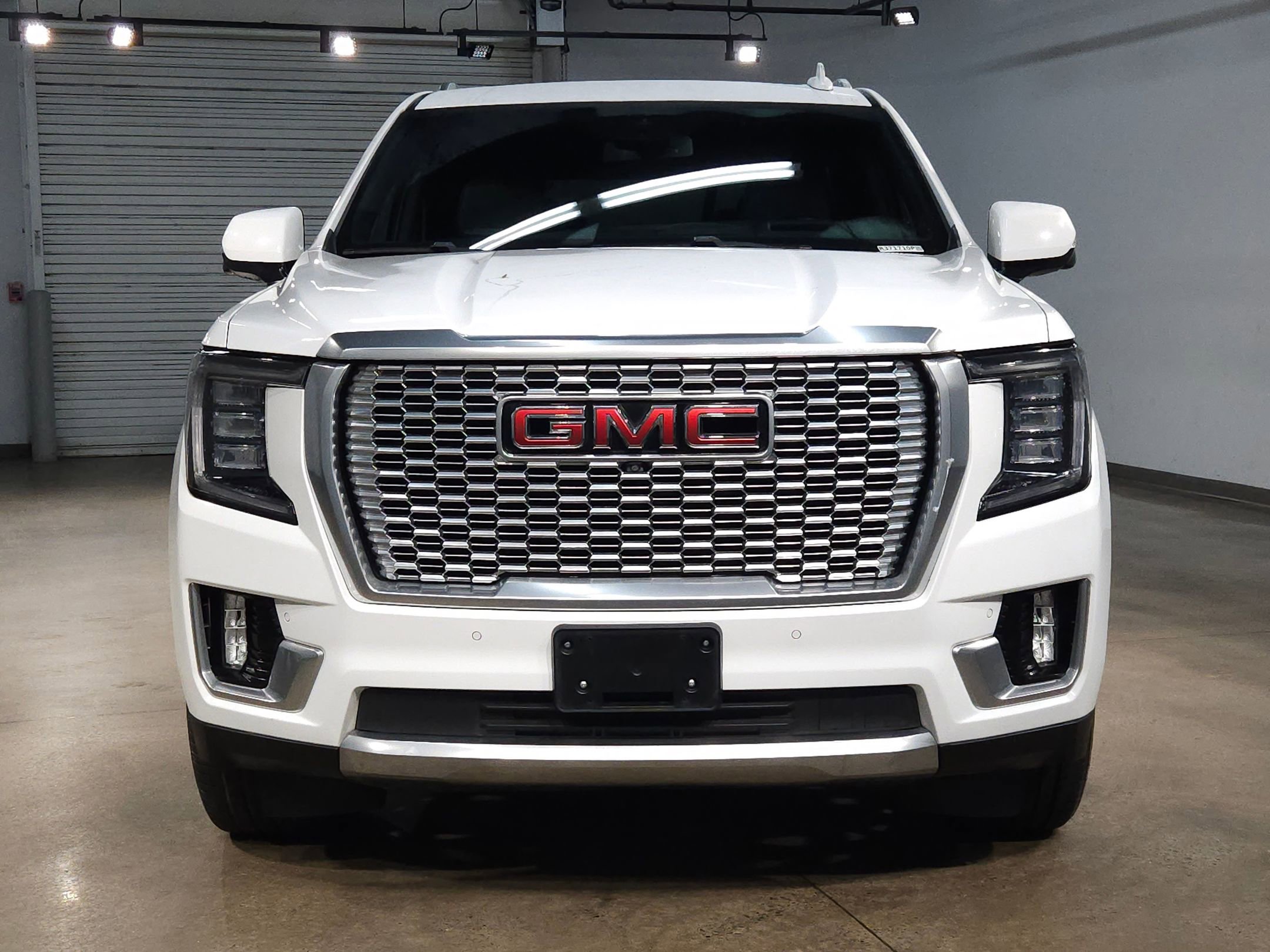 Used 2023 GMC Yukon Denali image 2