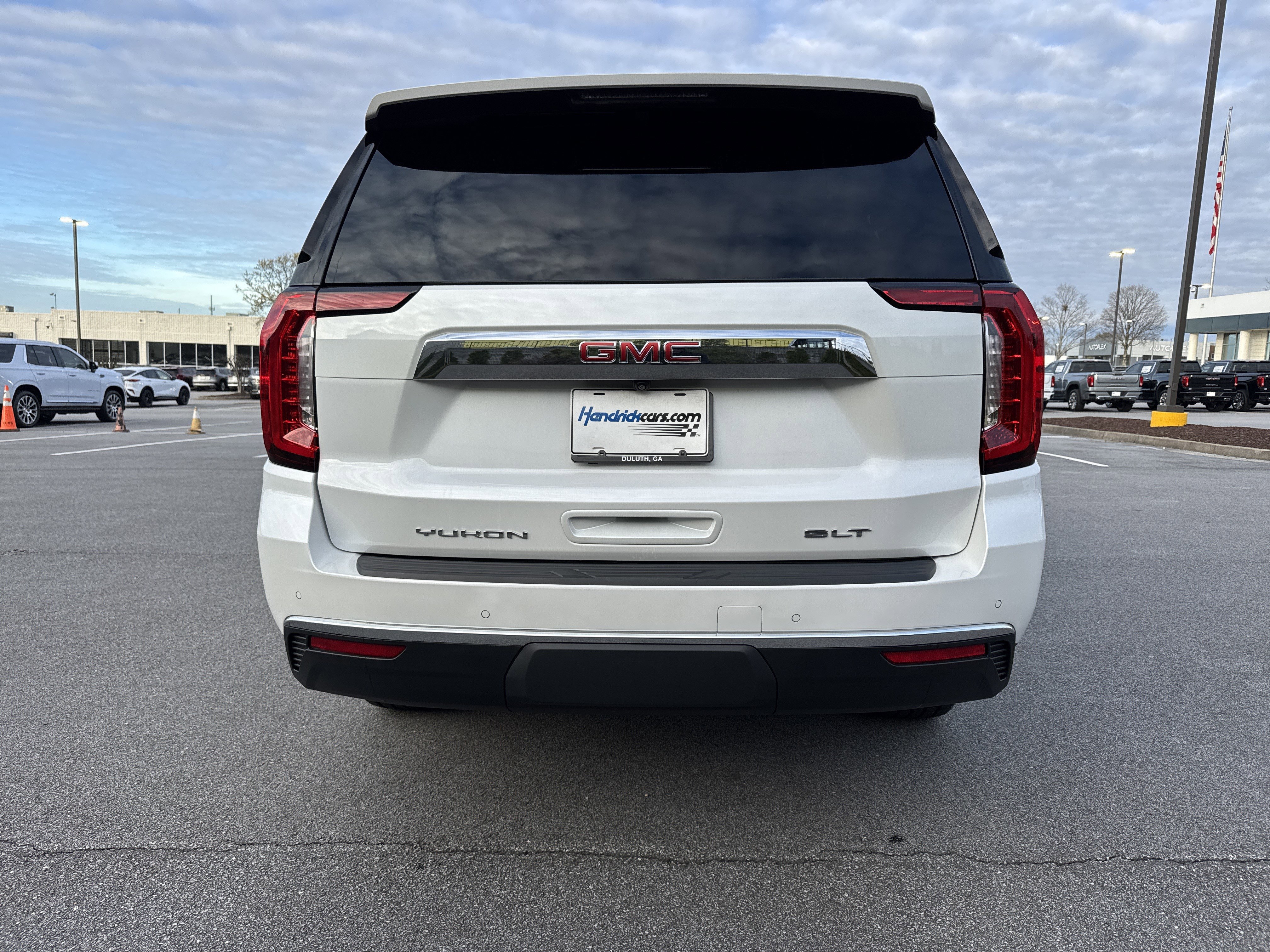 Used 2024 GMC Yukon XL SLT w/ SLT Luxury Package image 9