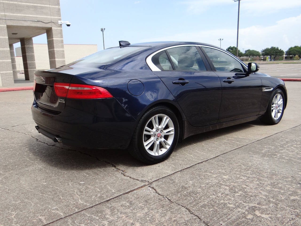 Used 2018 Jaguar XE Premium AWD/4WD image 4