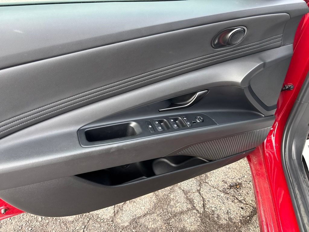 Used 2025 Hyundai Elantra Sport w/ Cargo Package FWD image 16